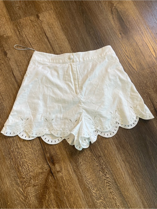 Reformation Pants - Reformation White Eyelet Scallop-Hem Women’s Shorts size 4